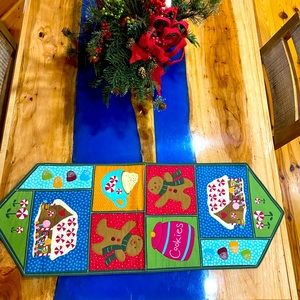 St Nicholas Square Christmas Runner‎